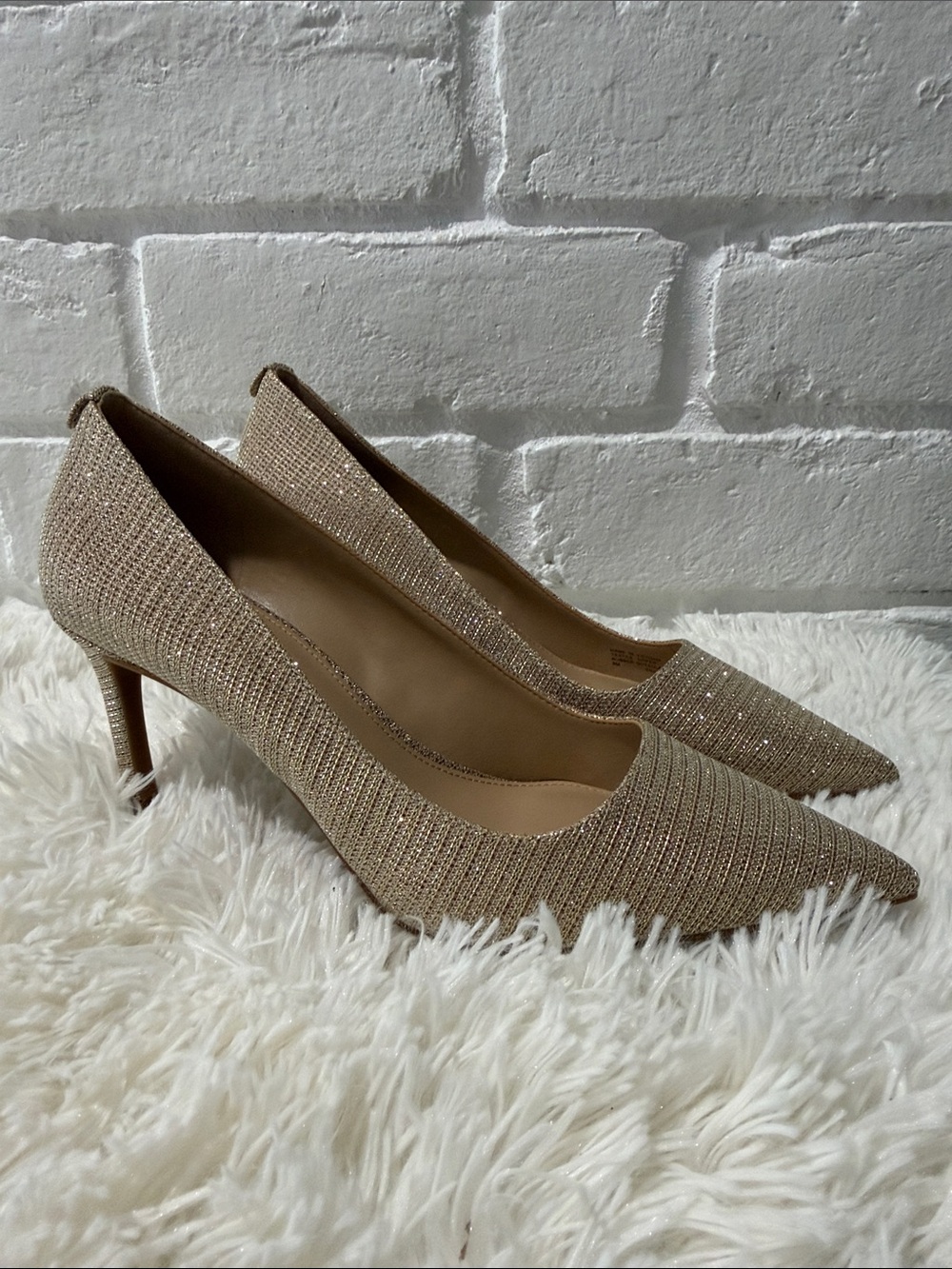MK Alina flex pale gold Pointed-Toe Pumps